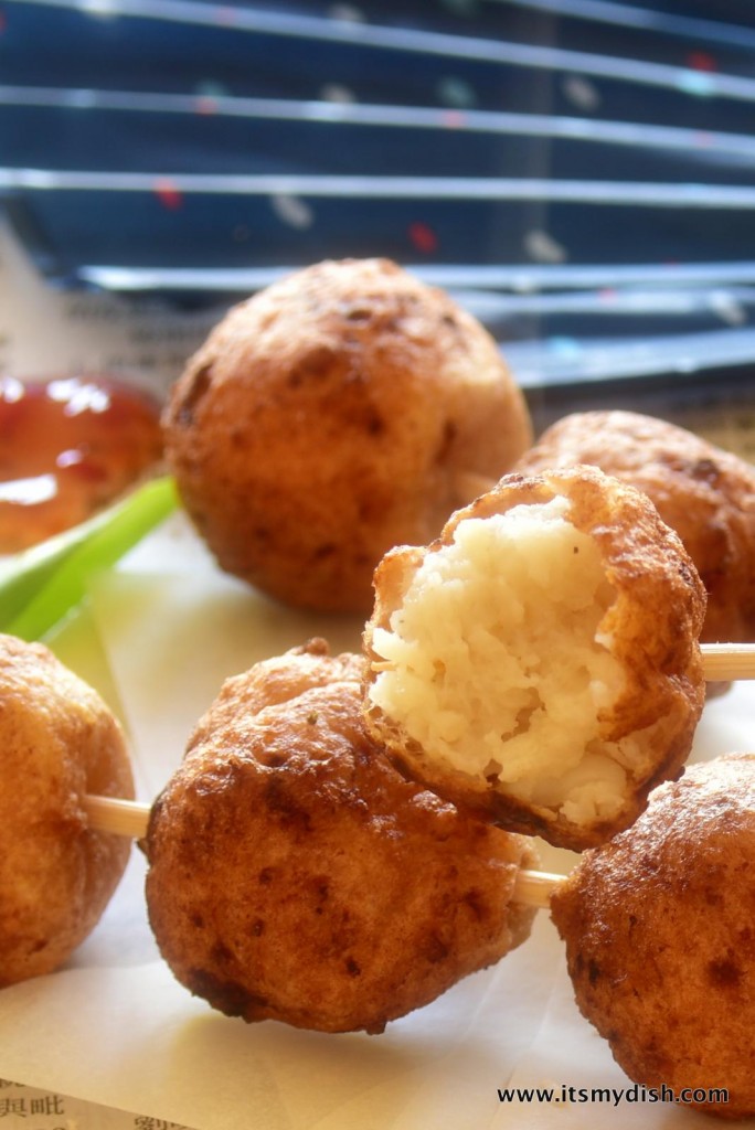 Deep Fried Squid Balls (炸花枝丸) - It's My Dish
